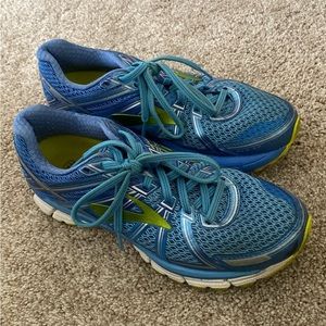 Brooks women running shoe